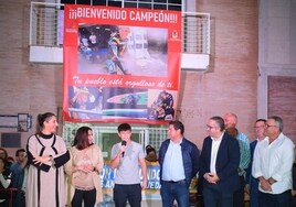El Rafa Nadal del motociclismo es aclamado en Los Palacios tras proclamarse campeón del mundo