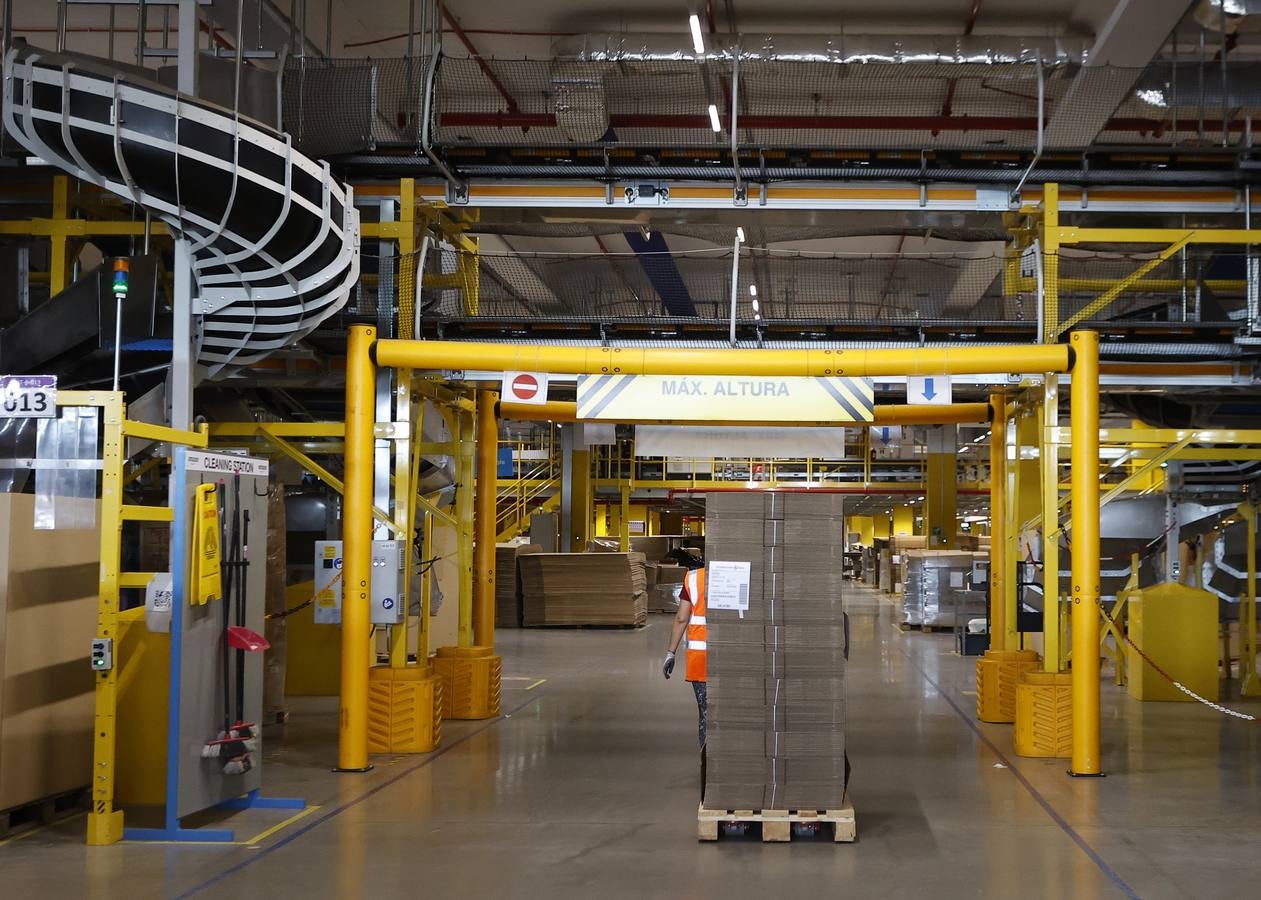Reportaje gráfico del centro logísitico de Amazon en Sevilla