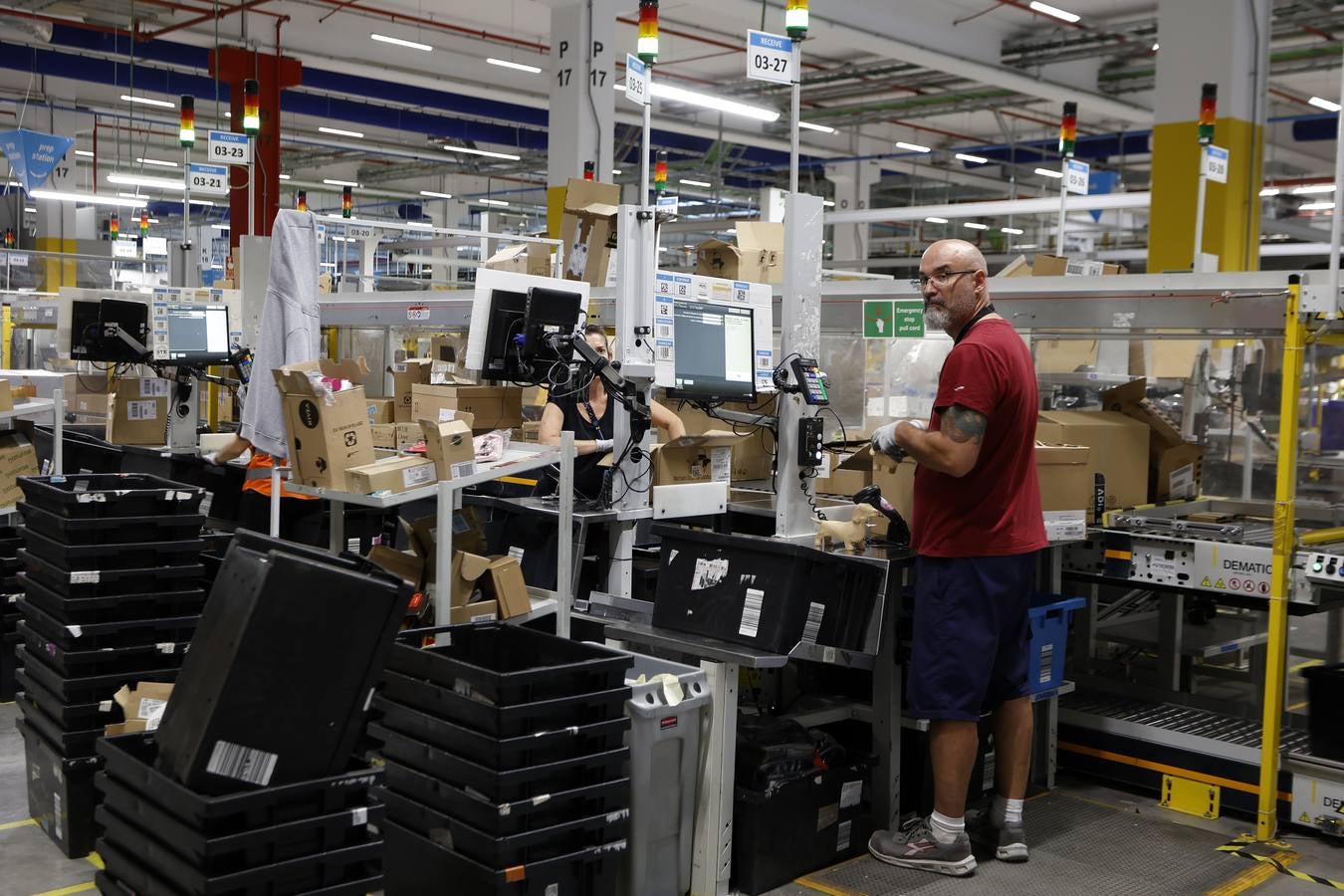 Reportaje gráfico del centro logísitico de Amazon en Sevilla