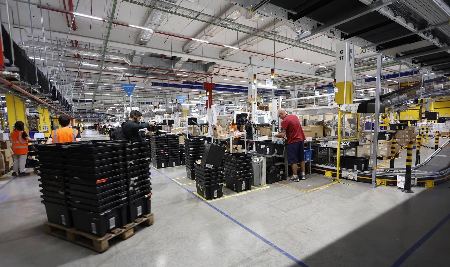 Reportaje gráfico del centro logísitico de Amazon en Sevilla