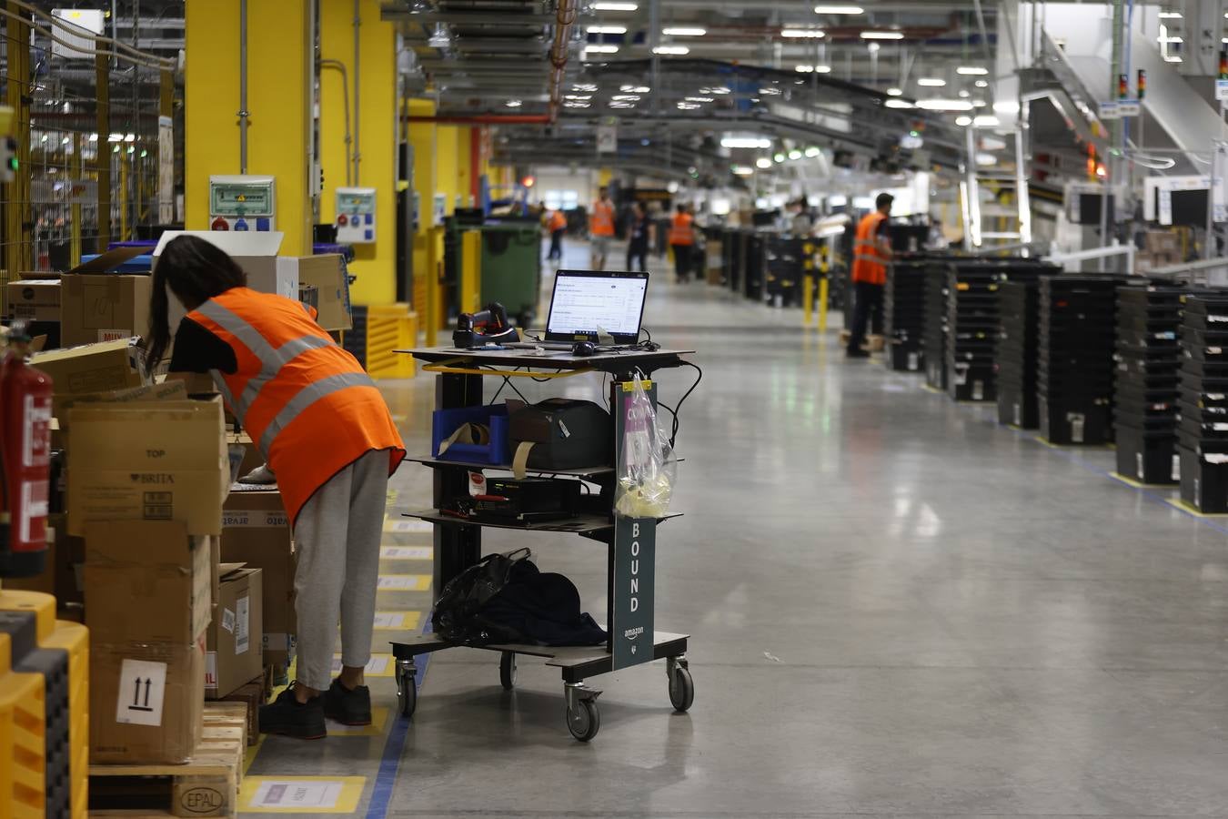 Reportaje gráfico del centro logísitico de Amazon en Sevilla
