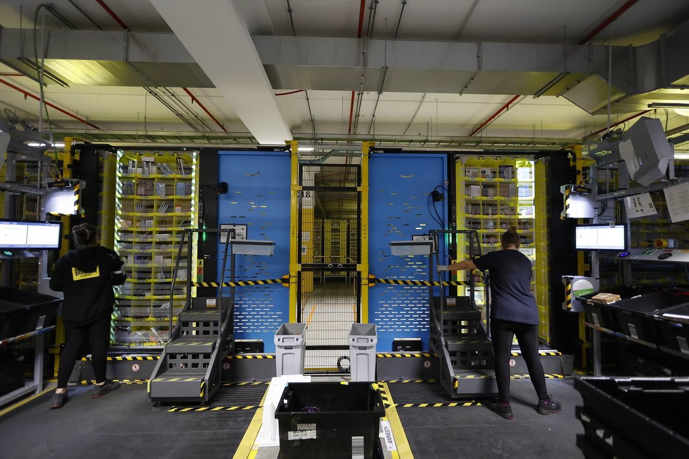 Reportaje gráfico del centro logísitico de Amazon en Sevilla