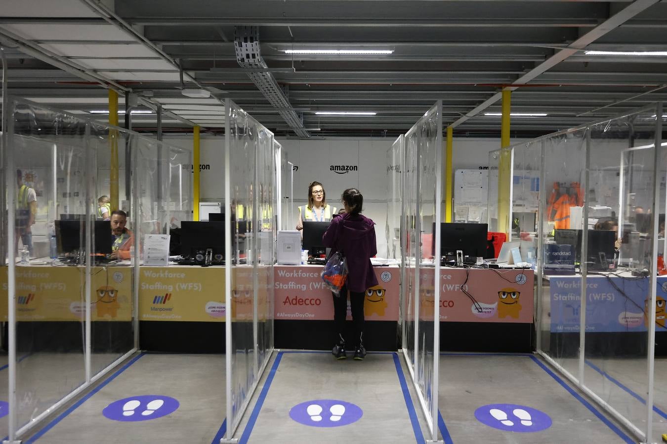 Reportaje gráfico del centro logísitico de Amazon en Sevilla