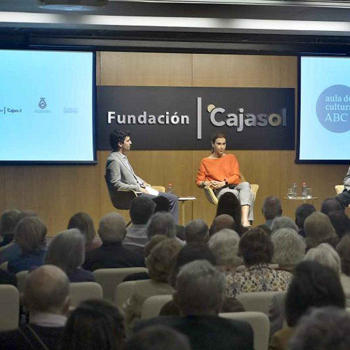 Carmen Posadas: «La mujer espía es más intuitiva, guarda mejor un secreto y pasa más inadvertida»