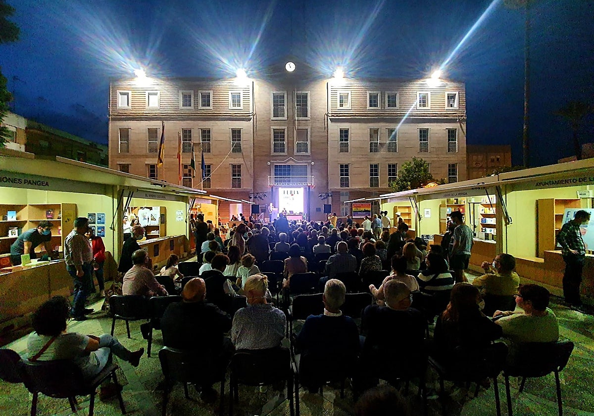 La Plaza de Andalucía acoge desde este jueves hasta el domingo numerosas actividades culturales