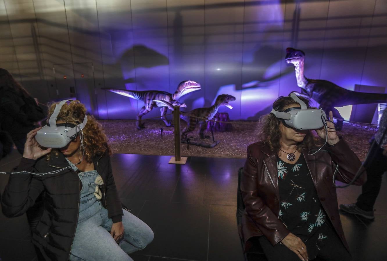 Las réplicas de los dinosaurios impresionan a los visitantes por su gran realismo 