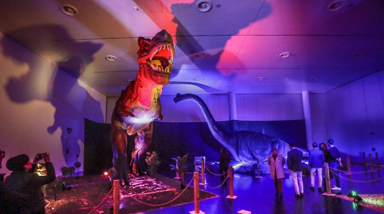 Sevilla se traslada al Jurásico con la exposición 'Dinosaurs Live' en el Pabellón de la Navegación