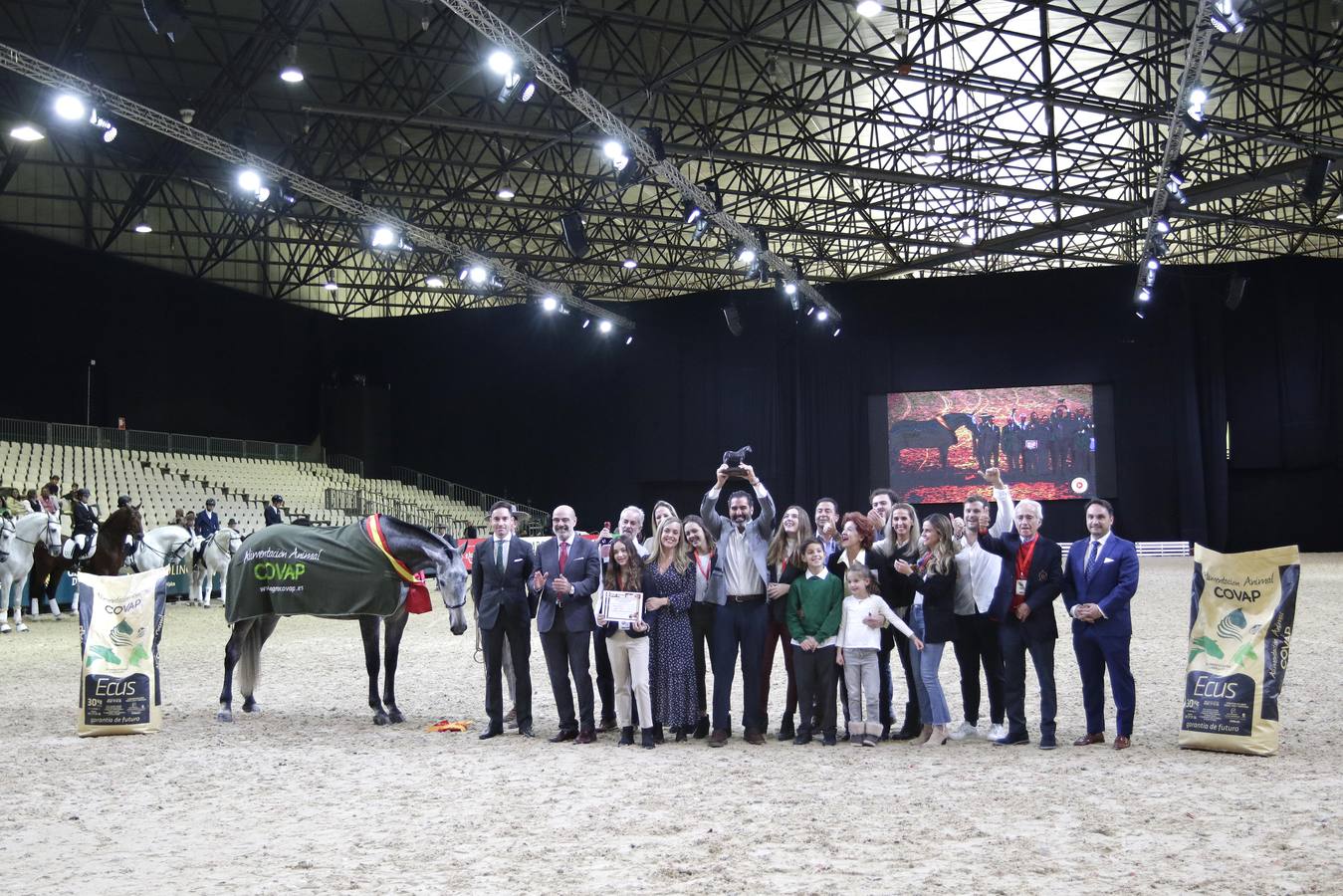Caballistas y caballos recibieron este domingo sus premios como colofón a una gran edición de Sicab