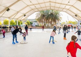 Vuelve Sevilla On Ice: todas las atracciones, horarios y precios de las pistas de hielo y la noria