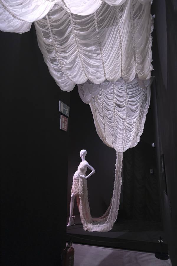 Exposición 'Cine y moda. Por Jean Paul Gaultier' en CaixaForum Sevilla