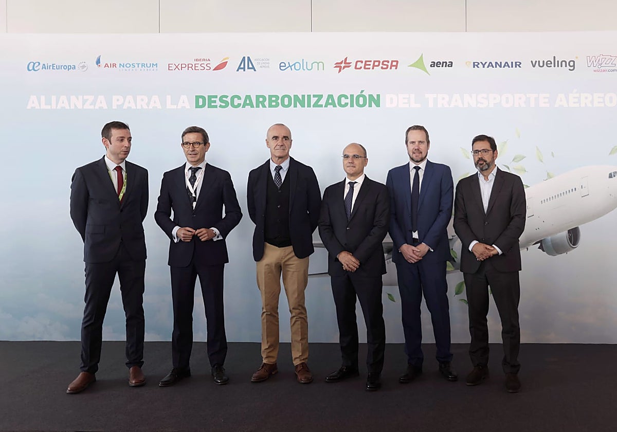 El acto de presentación se ha celebrado en la T1 del aeropuerto de Sevilla