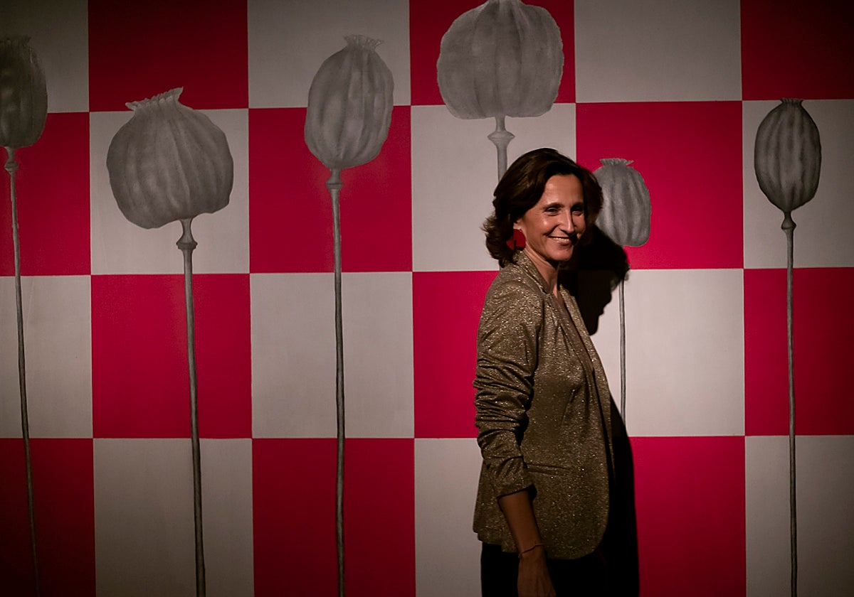 Beatriz Zamora, ante una de sus creaciones