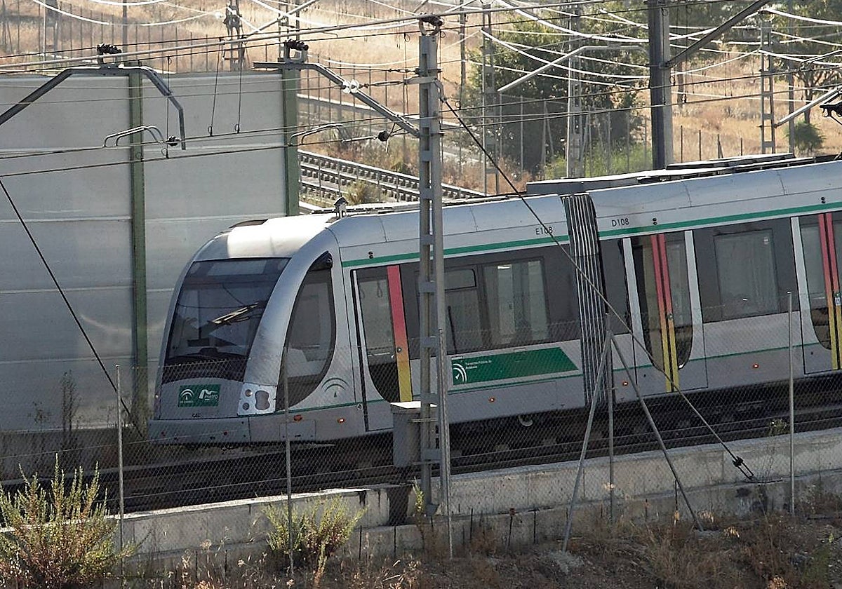 Un convoy de la línea 1 del Metro de Sevilla