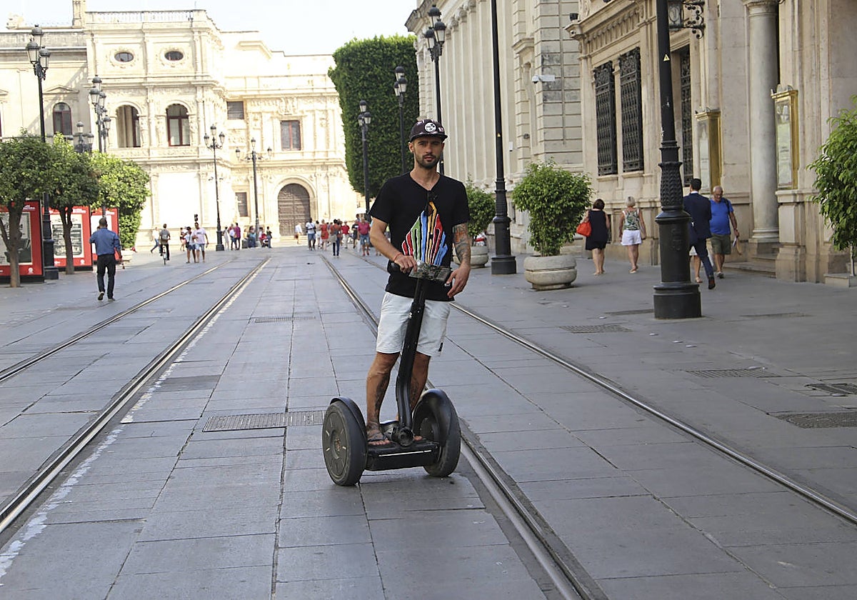 Los patinetes sólo pueden circular por la calzada y por carriles bici