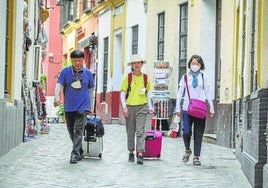 Los apartamentos turísticos ganan a los hoteles en el puente en Sevilla