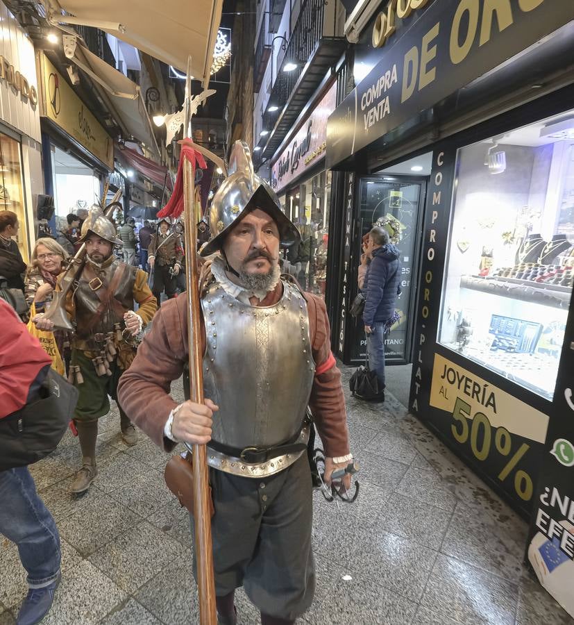 Un momento del desfile de Tercio de Olivares por las calles de Sevilla