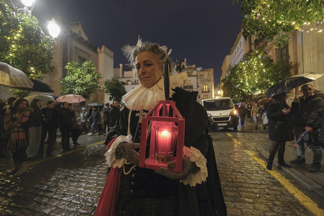 Un momento del desfile de Tercio de Olivares por las calles de Sevilla