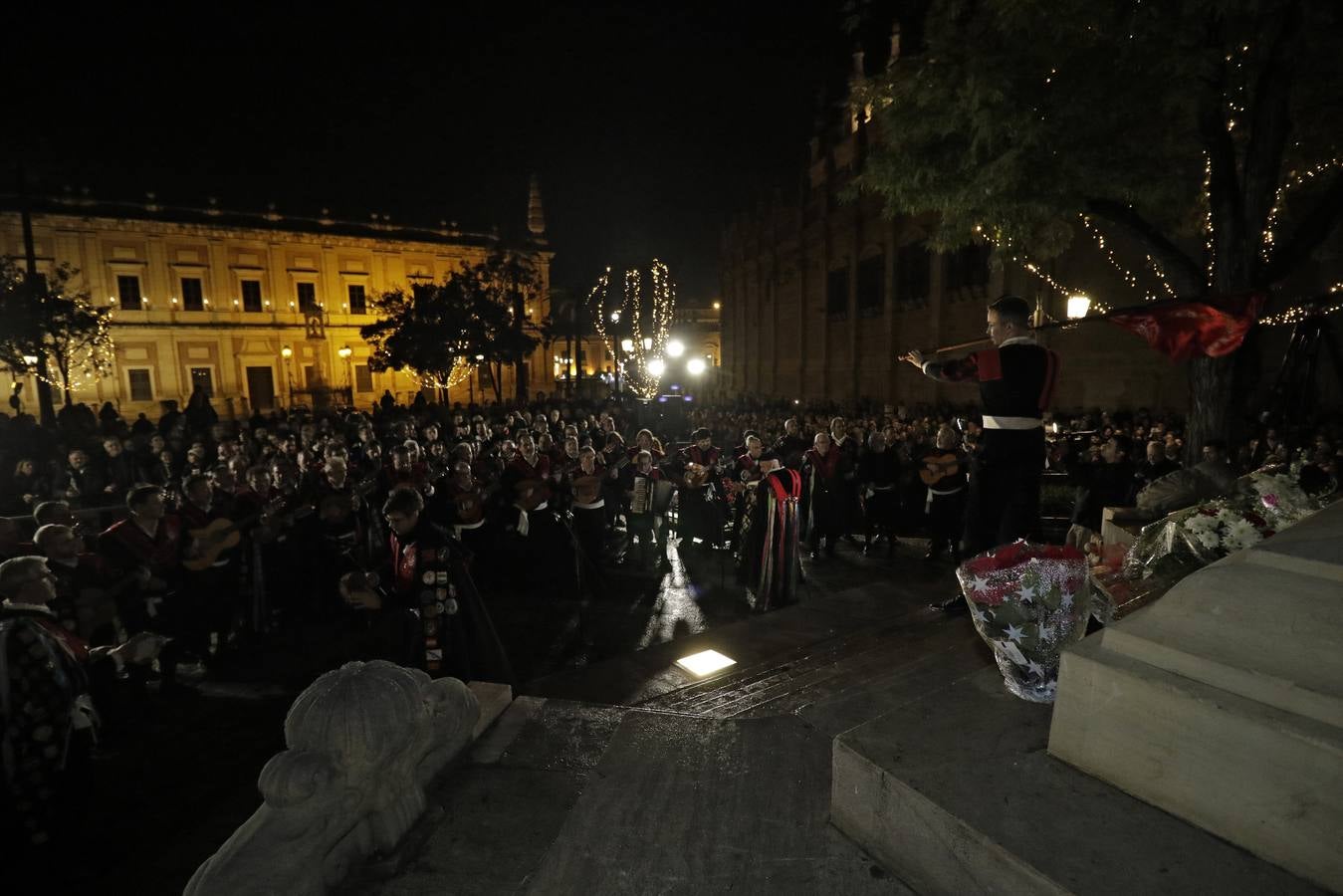 Celebración de los tunos en la Plaza del Triunfo
