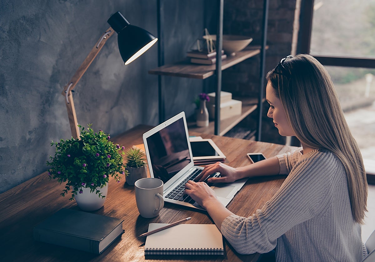 Fotografía de archivo de una trabajadora autónoma