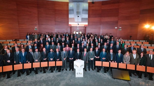 Juanma Moreno se reunió con representantes de más de 60 empresas de CTA