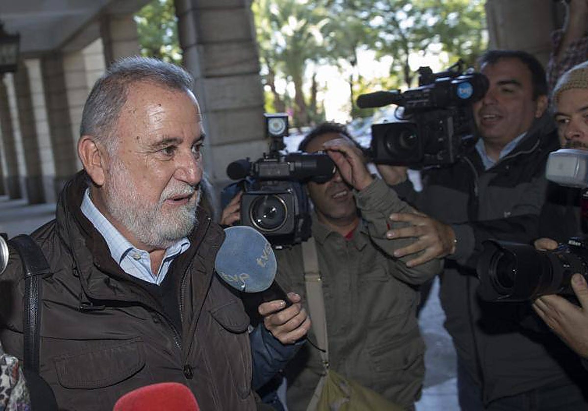 Antonio Rodrigo Torrijos en una visita a los juzgados de Sevilla