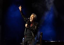 Miguel Ríos se hace eterno tras su magistral concierto en Sevilla