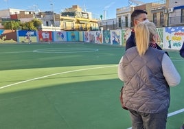 El Ayuntamiento de Sevilla inicia las obras del nuevo patio del colegio Tierno Galván de Torreblanca