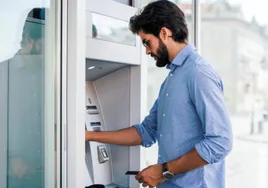 Estas son las nuevas comisiones de CaixaBank por sacar dinero del cajero automático