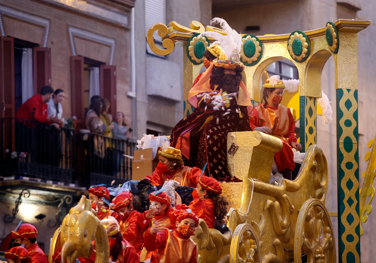 Horarios y recorridos de las cabalgatas de Reyes Magos de los barrios de  Sevilla 2023