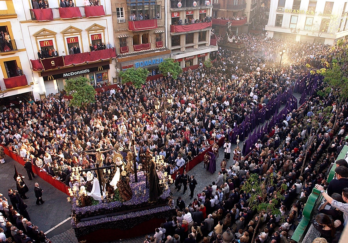 El misterio de la Carretería opr la Campana, en el Santo Entierro Grande de 2004