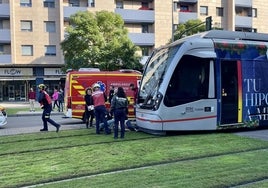 Herida una mujer al atropellarla el Metrocentro de Sevilla