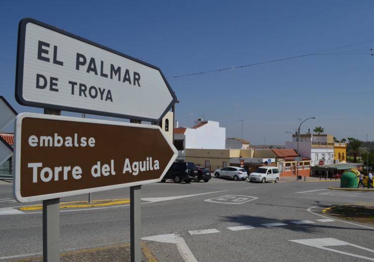 Entrada al municipio sevillano de El Palmar de Troya