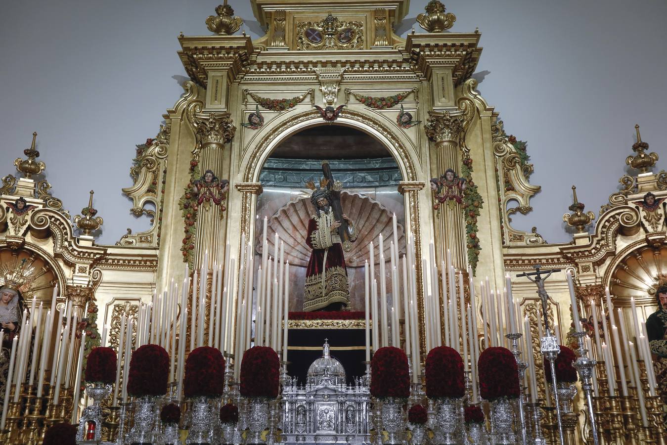 La basílica de San Lorenzo se llenó este domingo para celebrar el inicio del Quinario del Gran Poder