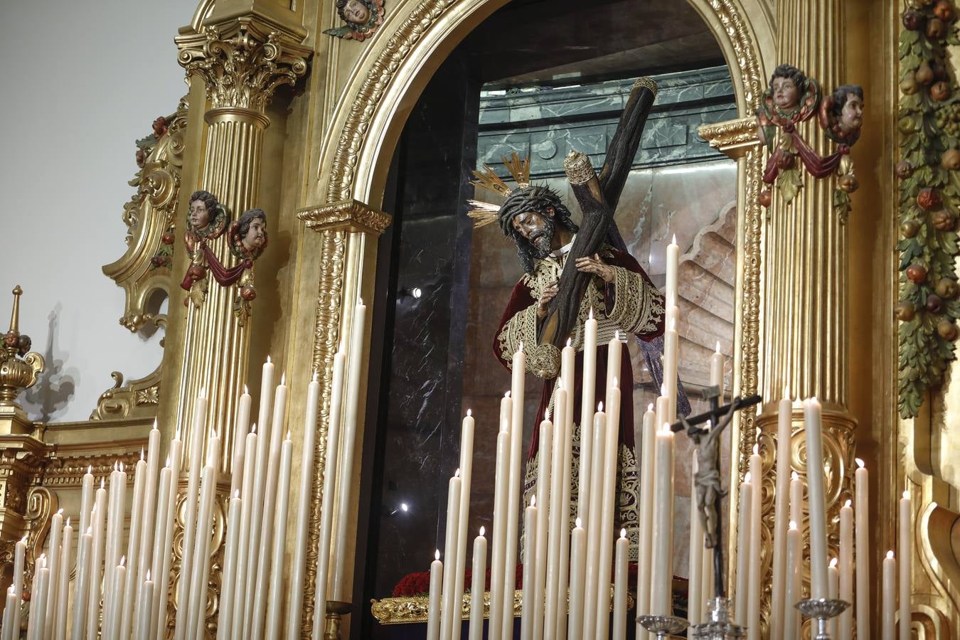 La basílica de San Lorenzo se llenó este domingo para celebrar el inicio del Quinario del Gran Poder