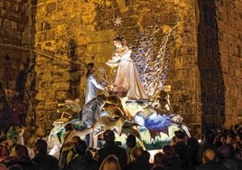 El bello gesto de la cabalgata de Reyes Magos de Carmona con un niño de tres años con una enfermedad rara