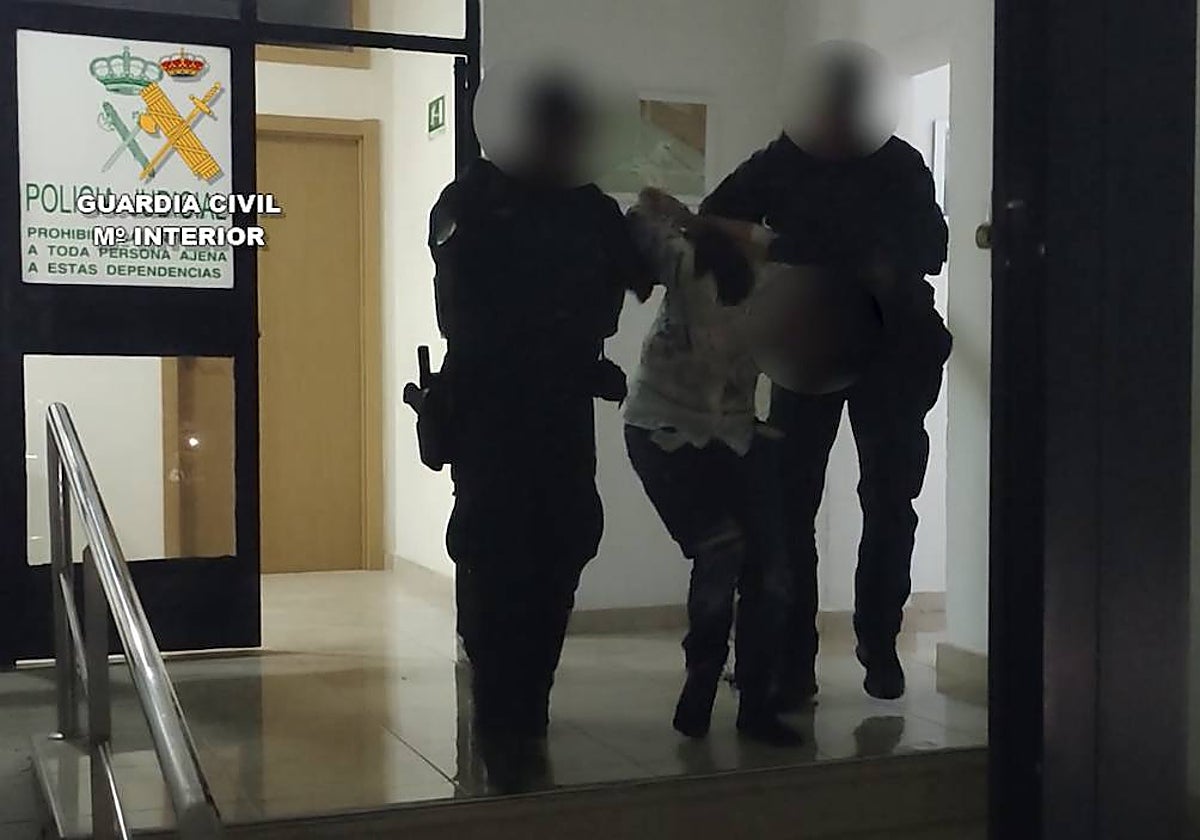 Atrapan en Sevilla al 'Lana', el capo de la droga en el Guadalquivir, mientras tiraba cohetes en Nochevieja con su hijo