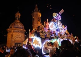 Los Reyes Magos, en imágenes, cruzan Triana en su camino de recogida