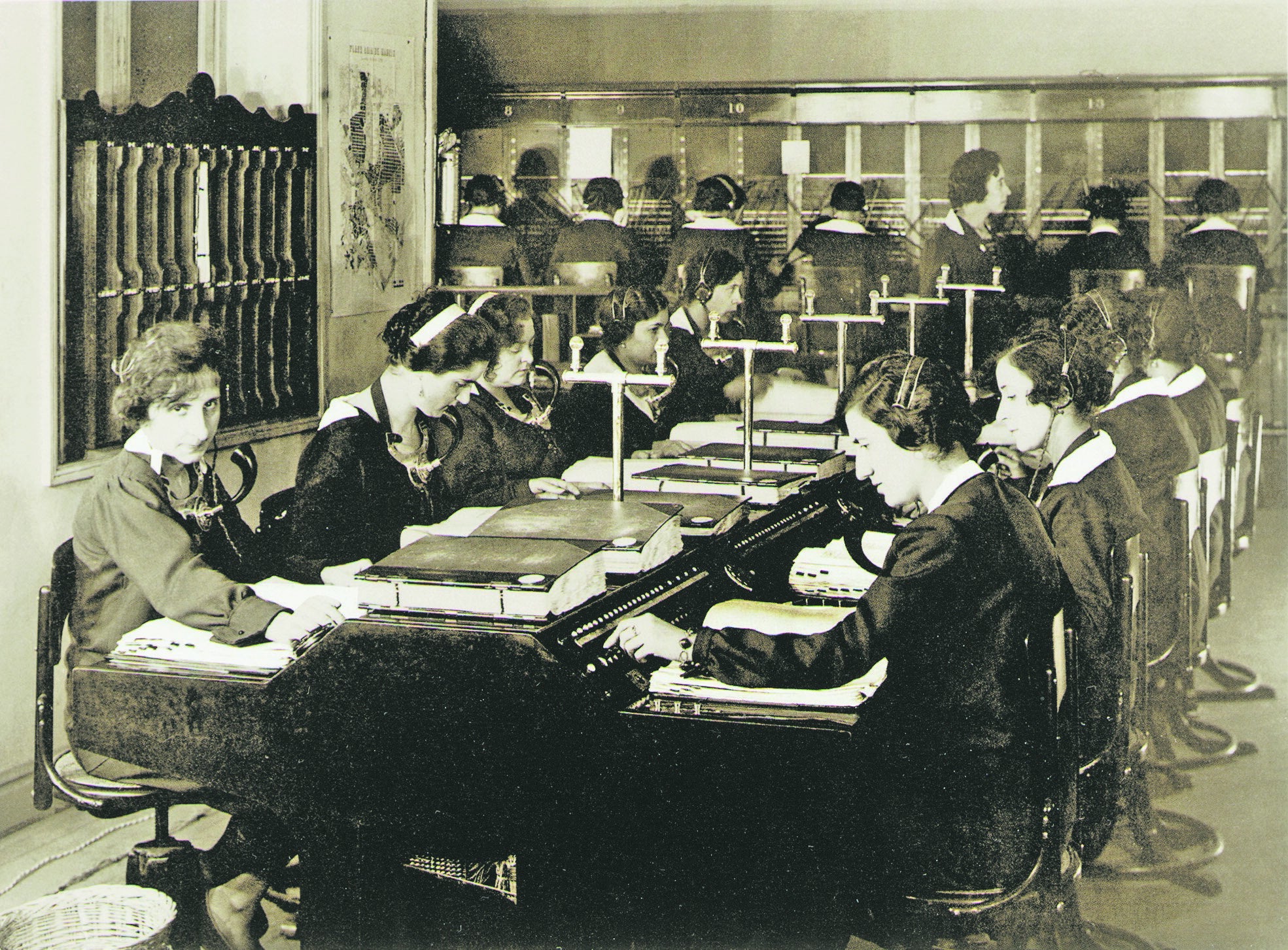 Empleadas de las oficinas de Telefónica en el año1920