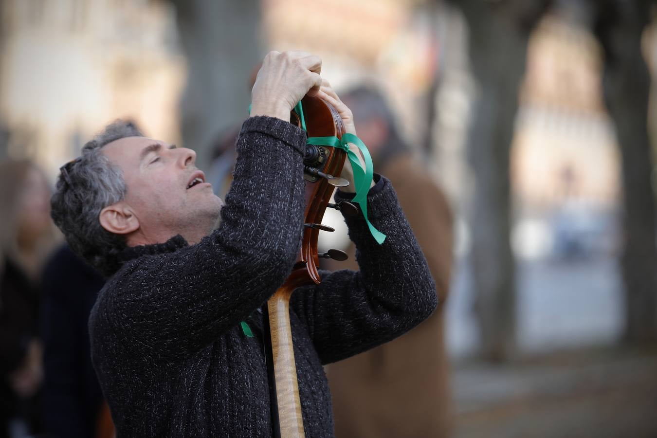 Los músicos de la ROSS se movilizan en la Puerta de Jerez de Sevilla para reivindicar sus derechos