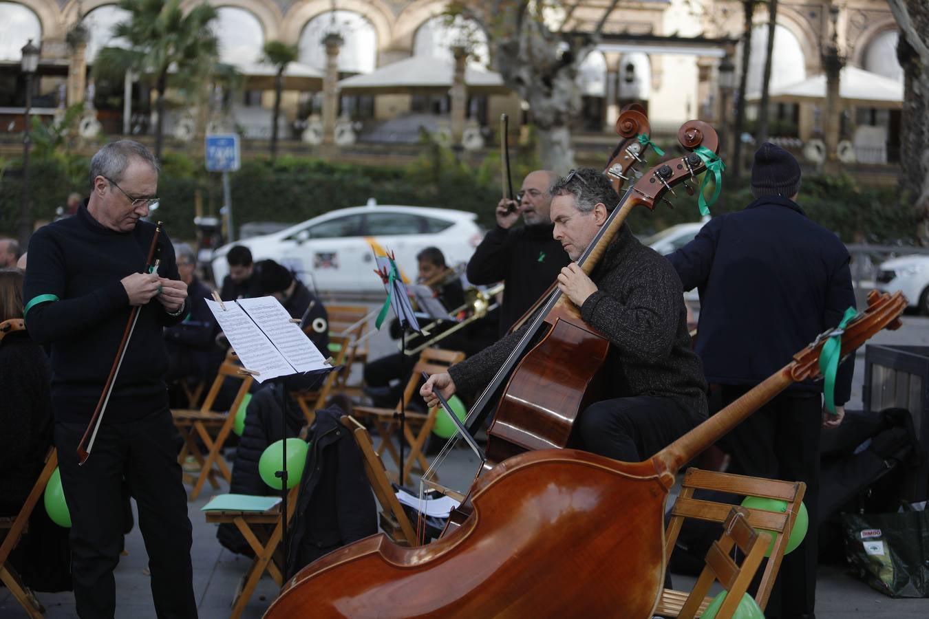 Los músicos de la ROSS se movilizan en la Puerta de Jerez de Sevilla para reivindicar sus derechos