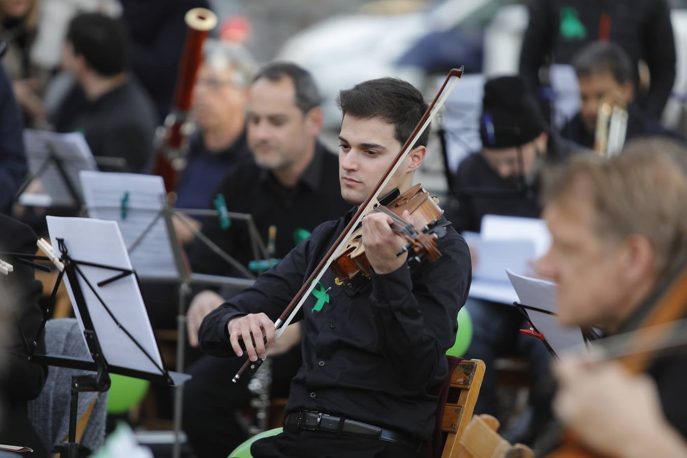 Los músicos de la ROSS se movilizan en la Puerta de Jerez de Sevilla para reivindicar sus derechos