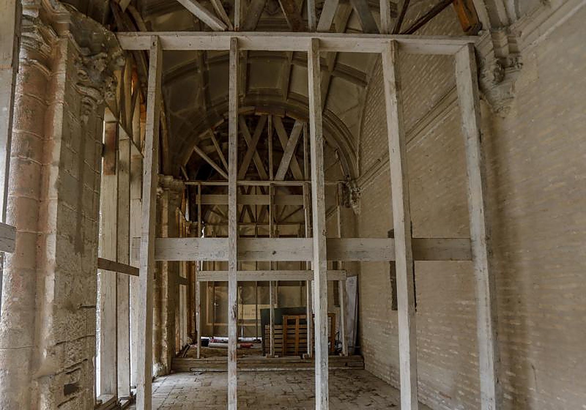 Estado de una de las galerías del claustro del monasterio de San Jerónimo de Buenavista