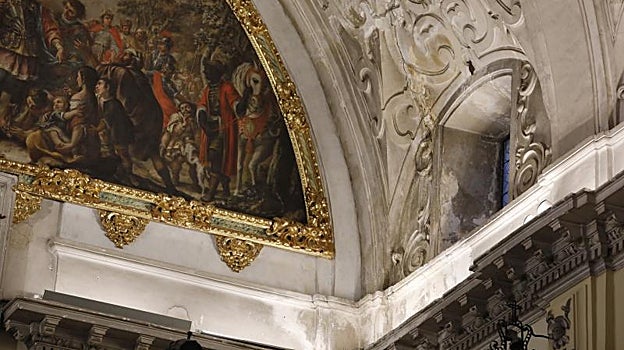 Humedades y grietas en el coro de la iglesia de San Jorge del Hospital de la Caridad