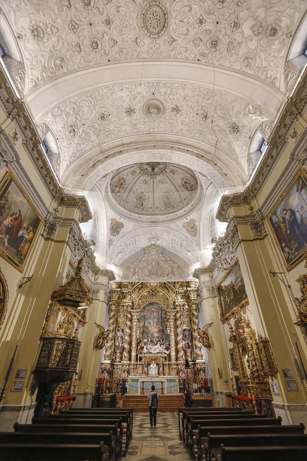 Importantes grietas y humedades en la Iglesia de San Jorge del Hospital de la Caridad.