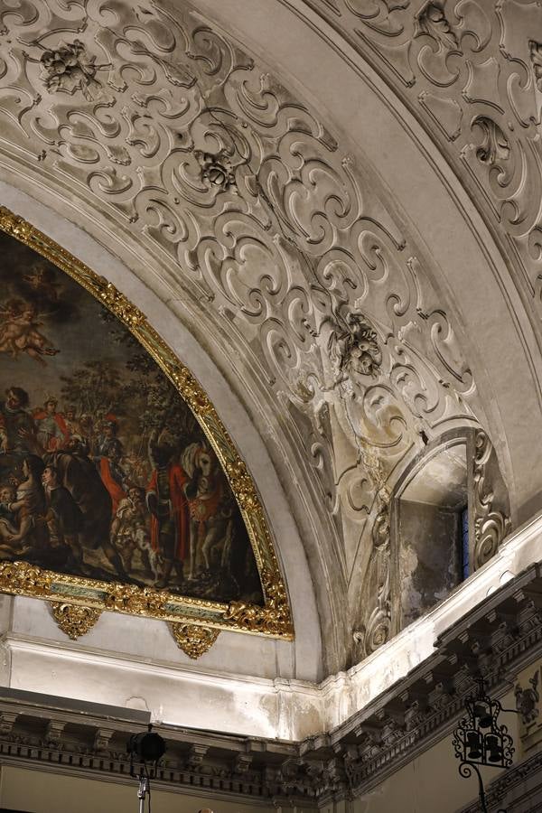 Importantes grietas y humedades en la Iglesia de San Jorge del Hospital de la Caridad.