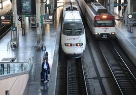 Transbordan a los pasajeros de un AVE Madrid-Sevilla tras una incidencia técnica en Toledo