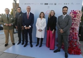 Las imágenes de los asistentes al desfile 'El cielo de Sevilla' de la firma de moda Lina