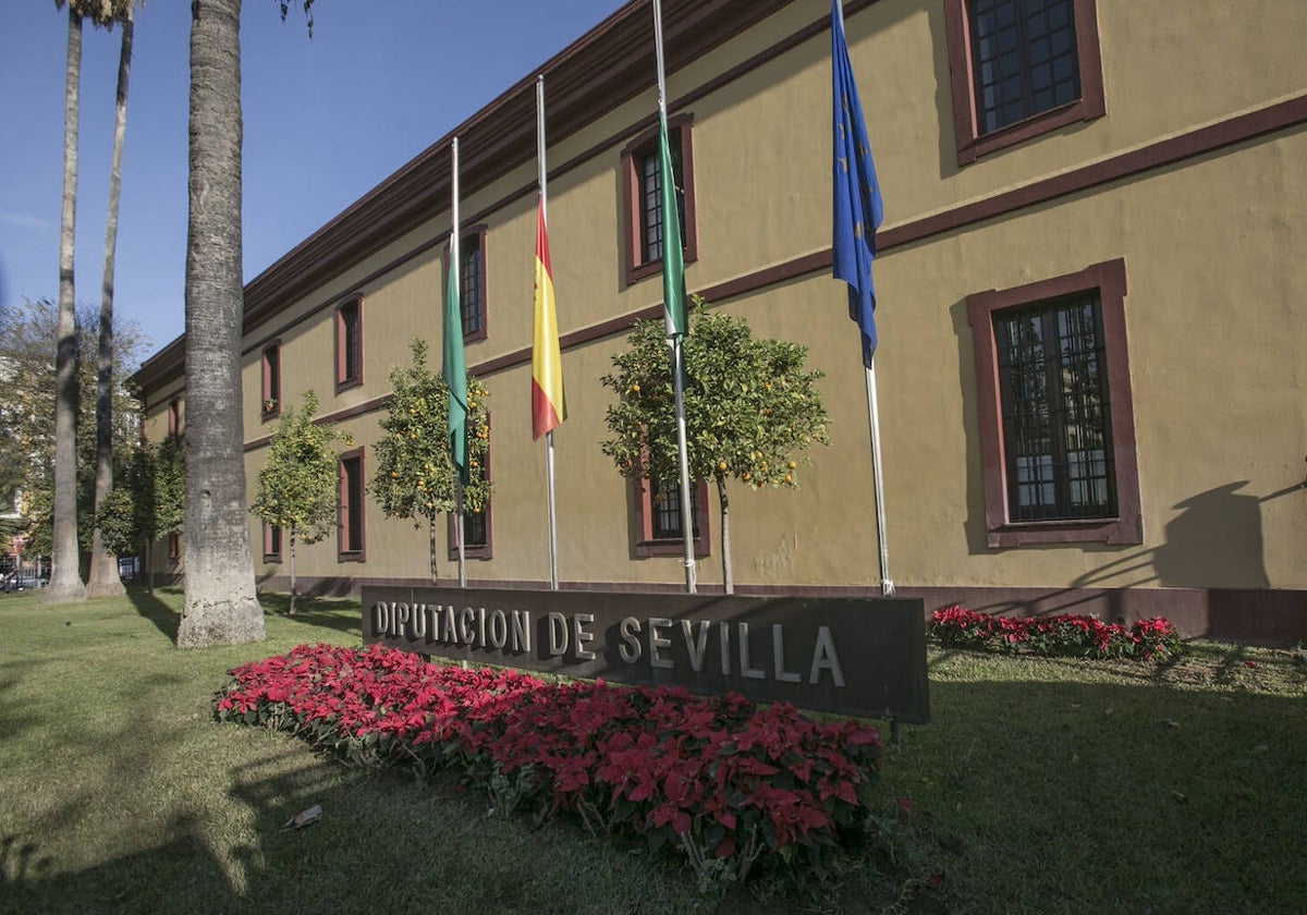 Fachada principal de la sede de la Diputación de Sevilla, en la avenida de Menéndez Pelayo, 32 de Sevilla capital