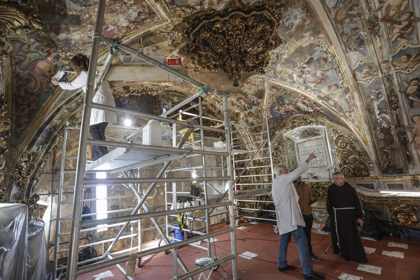 Visita a la nueva fase de restauración de las pinturas murales de la capillita de San José