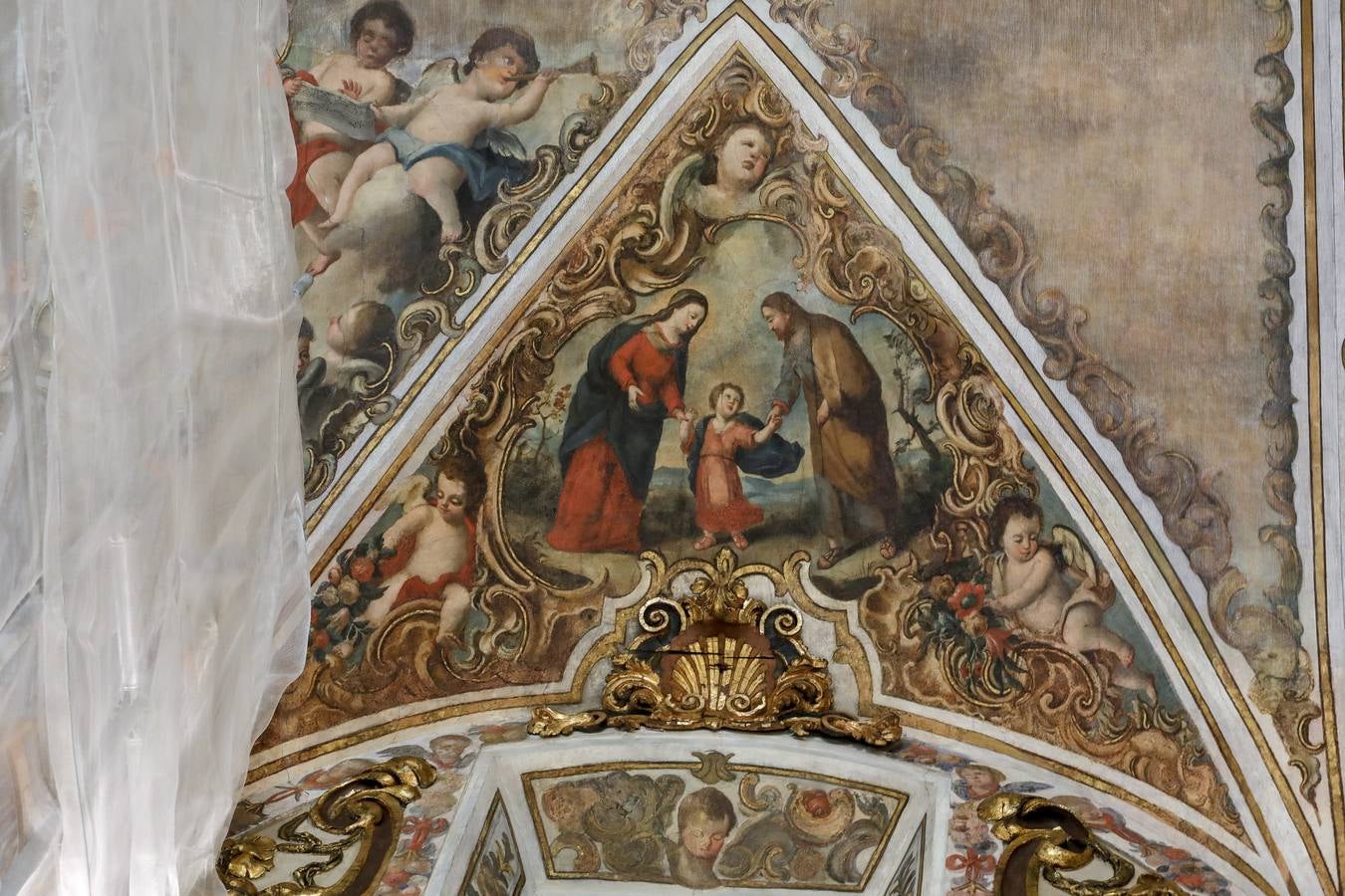 Visita a la nueva fase de restauración de las pinturas murales de la capillita de San José